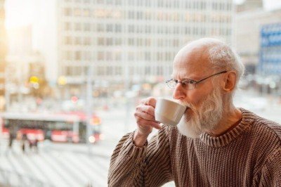 O café é uma substância capaz de bloquear dos receptores de adenosina, reduzindo a inflamação cerebral -  (crédito: FreePik)