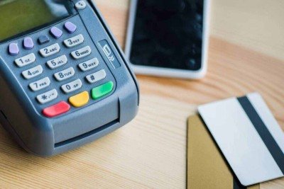 Usar papel-alumínio em cartões funciona? Veja como ele bloqueia sinais de NFC e evita golpes -  (crédito: Portal Giro 10)