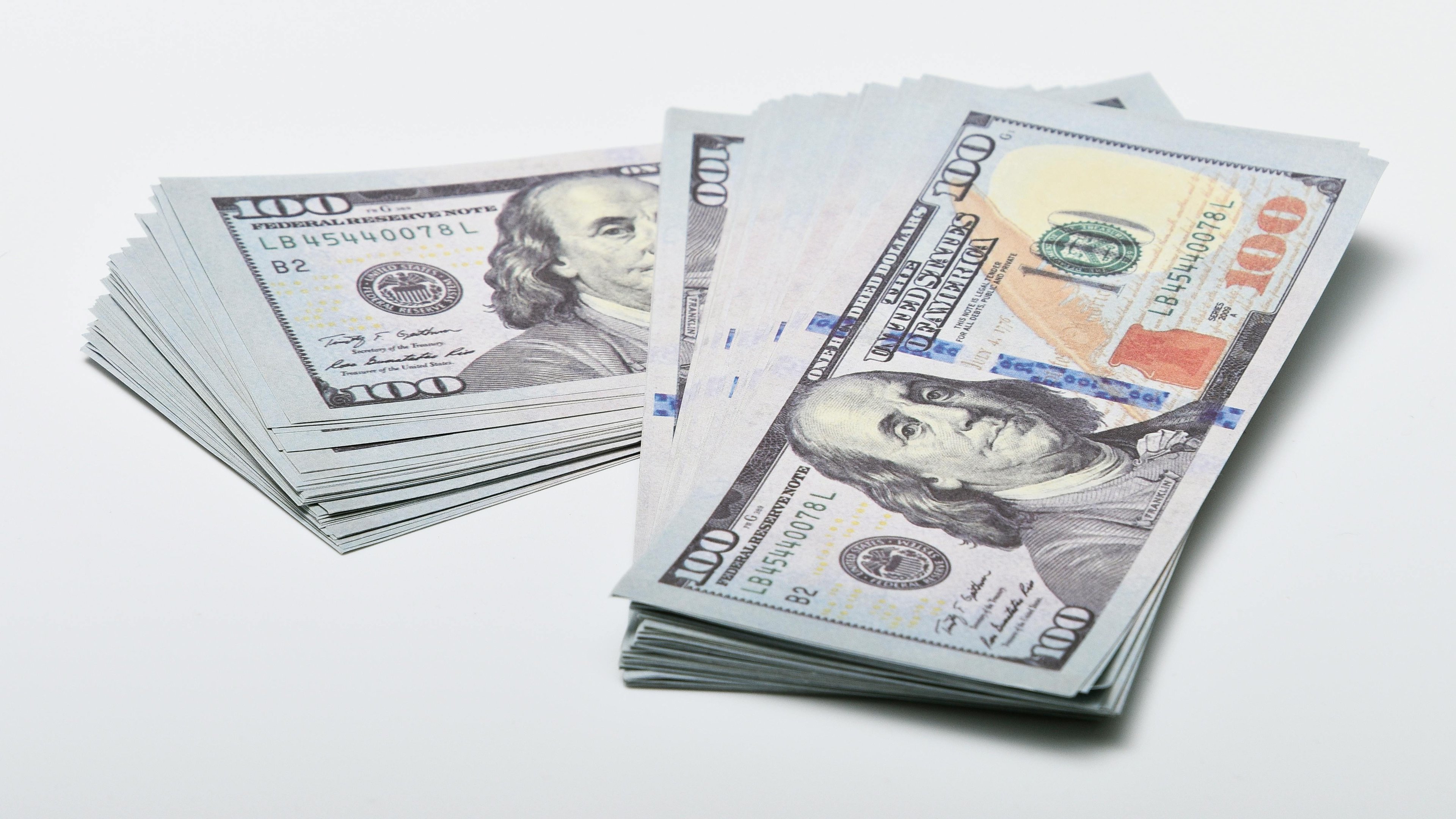 Como comprar dólar para viajar? Veja a forma mais barata e segura - Pexels/ Adrian Vieriu