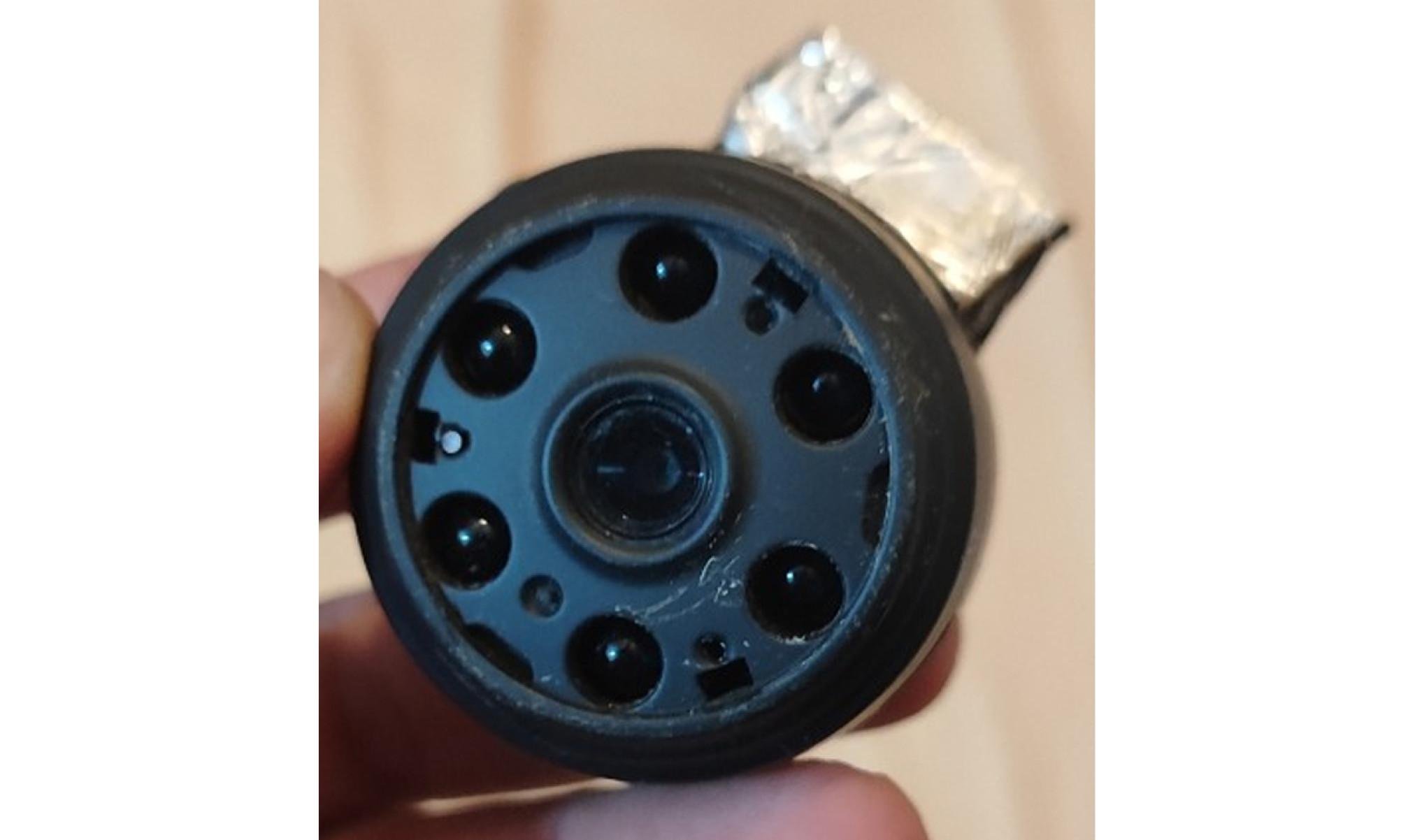 Mulher descobre câmera escondida em quarto e denuncia ex por crime sexual -  (crédito: PMMG/DivulgaÃ§Ã£o)