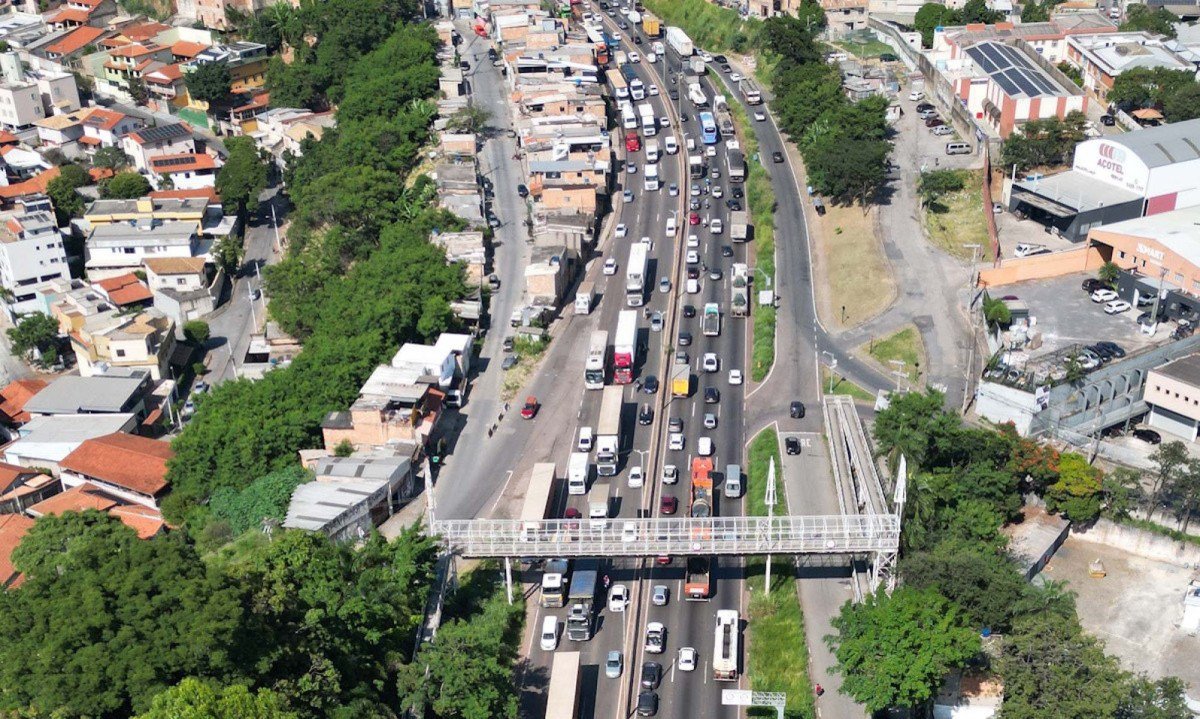 Anel engarrafado nos dois sentidos por causa de acidentes na manh&atilde; de quarta-feira (15/4)