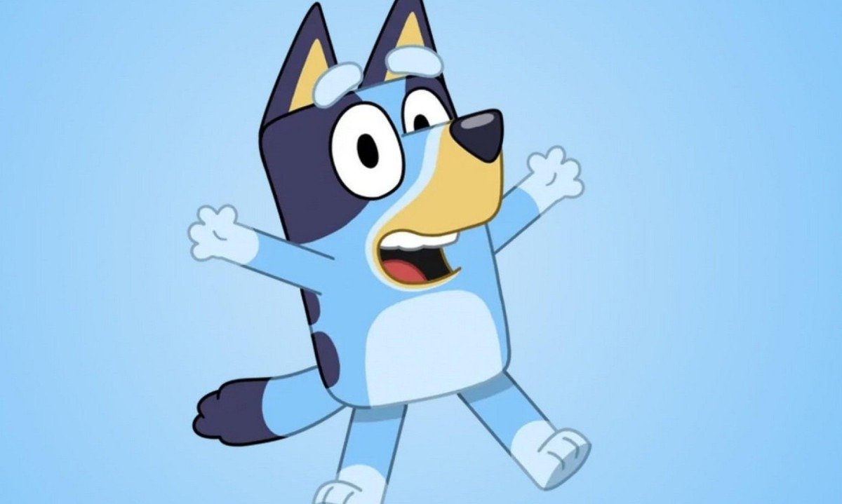 Desenho da cadela Bluey, protagonista de anima&ccedil;&atilde;o australiana. Ela tem o corpo azul e as orelhas pretas