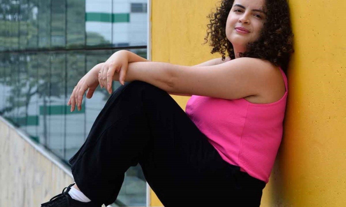 A estudante Maria Eduarda, de 21 anos, faz atividade f&iacute;sica, acompanhamento com nutricionista e check up peri&oacute;dicos   