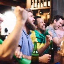 Seu bar pode ser a central oficial da torcida na Copa do Mundo; saiba como - gpointstudio para Freepik