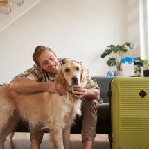 Sem regulamentação, passageiros enfrentam barreiras com cães de assistência - Freepik