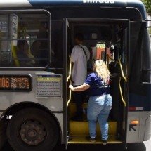 Mulher que caiu ao tentar embarcar em ônibus na Grande BH será indenizada - Ramon Lisboa/EM/D.A Press