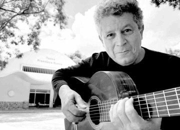 Celso Adolfo tem relação especial com o Teatro Francisco Nunes, onde estreou há 50 anos em show de Paulinho da Viola  -  (crédito: João Flores/divulgação )