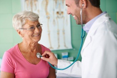 Exames de rotina permitem identificar precocemente alterações metabólicas e reduzir o risco de evolução -  (crédito: gpointstudio/FreePik)