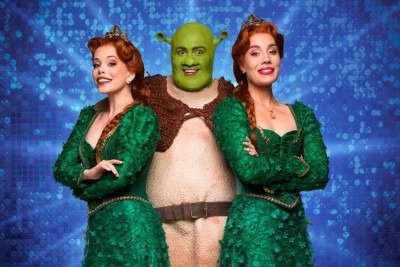 Em 15 de abril de 2026, o espetáculo “Shrek – O Musical” chega ao palco do Teatro Renault, em São Paulo, capital. A montagem conta com um elenco de nomes famosos, entre eles Tiago Abravanel no papel do ogro protagonista. Já a personagem Fiona será vivida em revezamento por Myra Ruiz e Fabi Bang, artistas que ganharam destaque anteriormente em produções como “Wicked”. Baseado na animação premiada com o Oscar de Melhor Animação de 2002, o musical teve um ensaio aberto promovido para a imprensa, cu -  (crédito:  Divulgação)