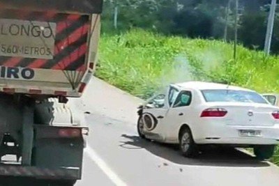 Colisão do carro da TV Band -  (crédito: Reprodução/Redes Sociais )