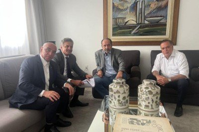Aécio Neves e Paulo Abi-Ackel, do PSDB reuniram-se em Brasília com o ex-prefeito de BH Alexandre Kalil (PDT) e o deputado federal Mário Heringer, presidente estadual do PDT em Minas -  (crédito: DIVULGAÇÃO)
