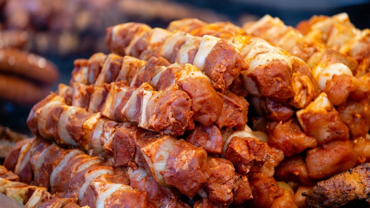 O segredo da marinada: como amaciar e temperar carne de churrasco - Pexels