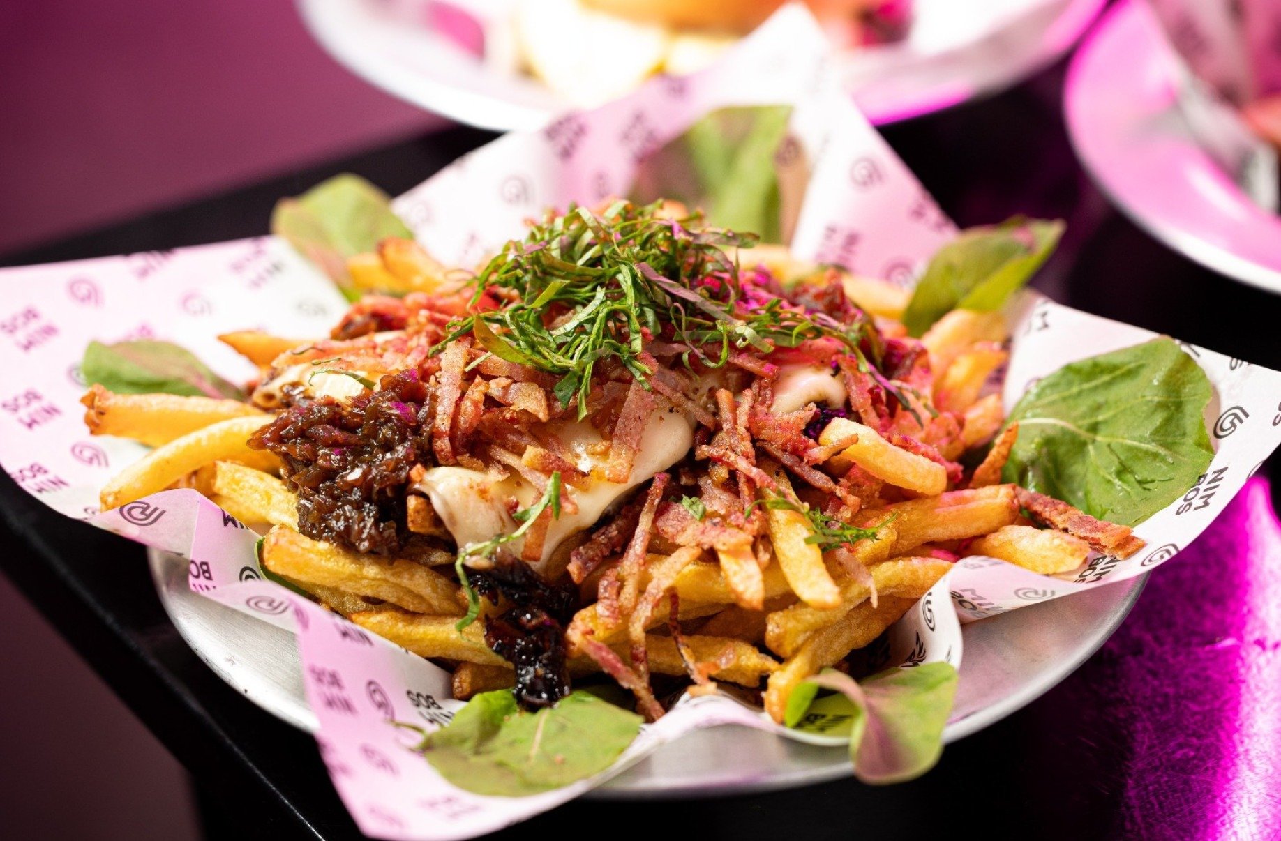 Inspirada no hamb&uacute;rguer mais famoso da casa, a Shablei une requeij&atilde;o de corte, r&uacute;cula, cebola caramelizada, mel e bacon 