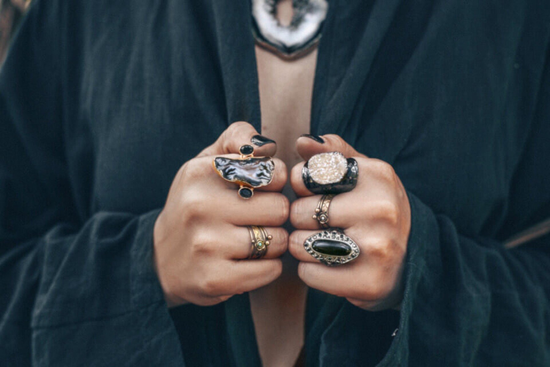 Pedras Contra Inveja e Mau Olhado: 12 Escudos de Proteção - Wemystic