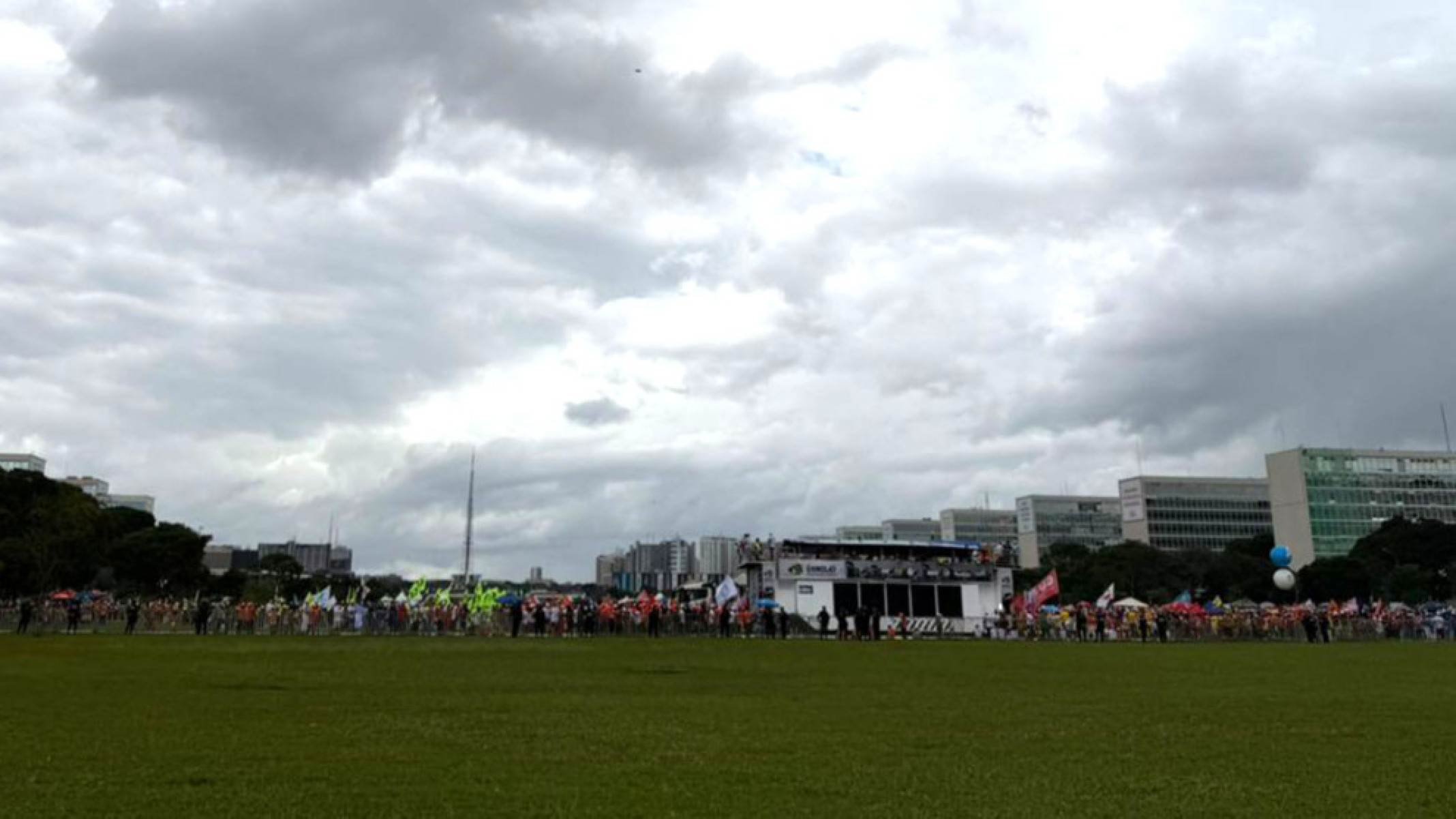 Ato contra escala 6×1 tem ataques a Trump e Nikolas - Foto: Platôbr