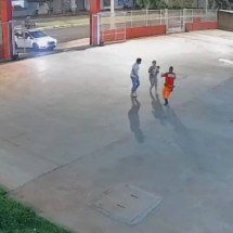 Pais entram em batalhão e bombeiro salva bebê engasgada; veja vídeo - Reprodução/CBMMG