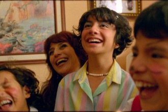 'Seis meses no prédio rosa e azul' é uma coprodução do México (Ojos de Vaca), Brasil (Desvia), e Dinamarca (Snowglobe) -  (crédito: Divulgação)