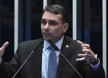 Fl&aacute;vio Bolsonaro grita que quer Vorcaro em CPMI e diz que &lsquo;n&atilde;o tem nada a temer&rsquo;
 -  (crédito: Foto: Carlos Moura/Ag&ecirc;ncia Senado)
