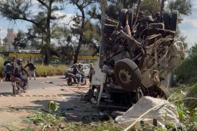 Bombeiros em deslocamento para atendimento de acidente de carreta que caiu do viaduto da avenida Amazonas, na divisa BH-Contagem. -  (crédito: CBMMG/Divulga&ccedil;&atilde;o)
