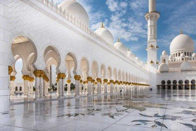 O Islamismo reúne milhões de fiéis e também se destaca por sua arquitetura impressionante. Mesquitas ao redor do mundo encantam pela riqueza de detalhes, refletindo tradição, fé e beleza artística.
 -  (crédito: jpeter pixabay)