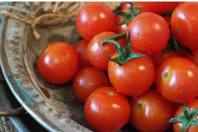 Versátil e presente em diversas cozinhas, o tomate é um ingrediente indispensável. Rico em nutrientes, ele aparece em receitas que vão de molhos a saladas, sendo peça-chave especialmente na culinária brasileira e italiana.
 -  (crédito: Pixabay)