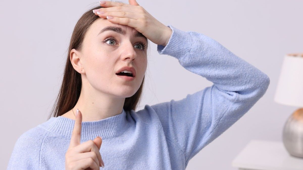 Esquecer um nome ou uma palavra 'na ponta da l&iacute;ngua' &eacute; comum, mas o artigo explica as causas e quando buscar ajuda. -  (crédito: Africa images)