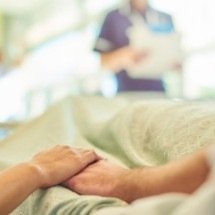 Doação de órgãos: o que acontece após a confirmação de morte encefálica - sturti de Getty Images Signature