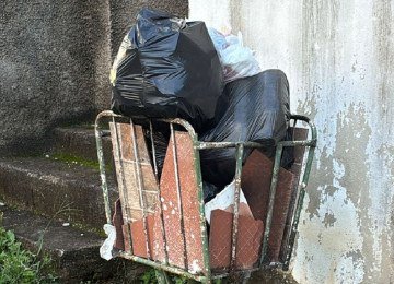 Lixo se acumula em bairro sem coleta na RMBH  -  (crédito: Imagens cedidas ao Estado de Minas)