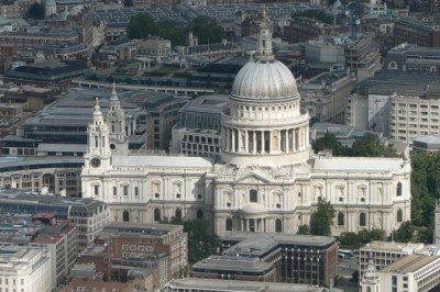 Catedrais ao redor do mundo impressionam pela arquitetura e importância histórica. Na imagem, a Catedral de Saint Paul, na Inglaterra, um dos grandes exemplos.
 -  (crédito: Mark Fosh wikimedia commons)