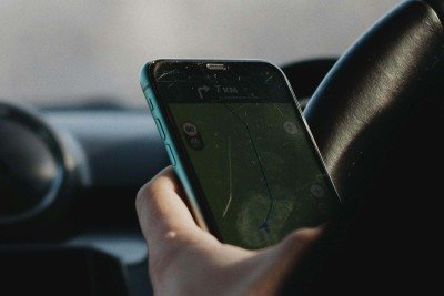 Gerenciar permiss&otilde;es de apps, como acesso &agrave; localiza&ccedil;&atilde;o em aplicativos de navega&ccedil;&atilde;o, &eacute; crucial para a privacidade do usu&aacute;rio. -  (crédito: Pexels)