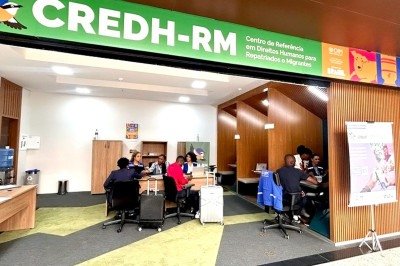 Os haitianos receberam atendimento no Centro de Referência em Direitos Humanos para Repatriados e Migrantes (Credh-RM), no aeroporto de Confins -  (crédito: Thais Senra/OIM/Divulgação)