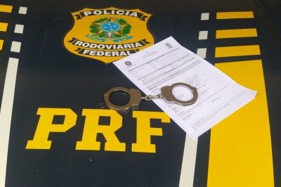 Idoso tinha mandado de prisão em aberto por estupro de vulnerável -  (crédito: PRF/Divulgação)