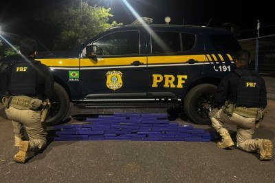 Cerca de 50 kg de maconha são apreendidos na BR-365, em Patos de Minas (MG) -  (crédito: PRF/Divulgação)