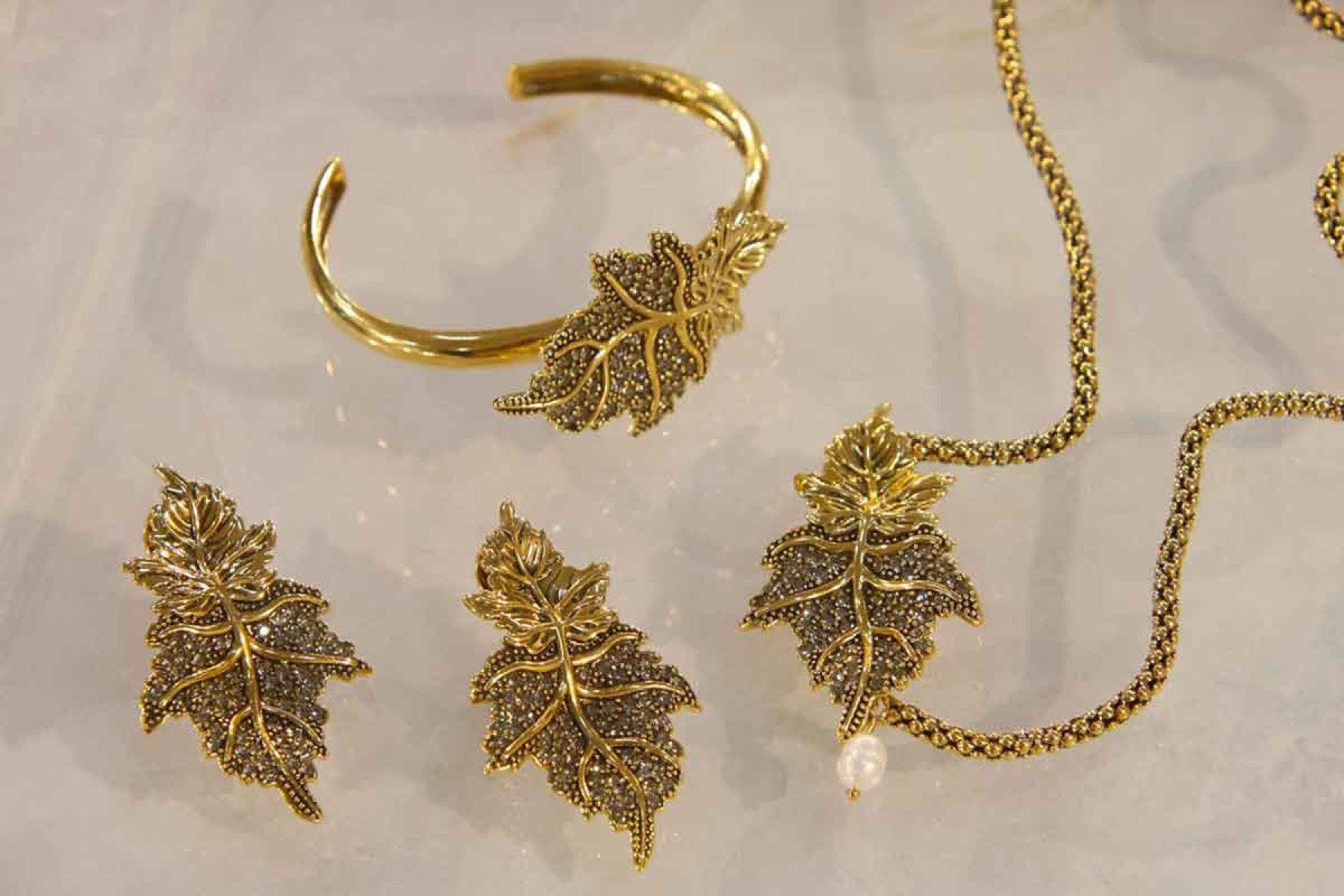 Brincos e colar da Morena Canela 