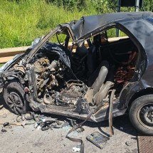 Batida entre carro e caminhão deixa um morto na MG-050 - CBMMG/Divulgação 