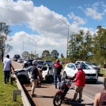 Engavetamento envolvendo cinco carros na BR-040 deixa três feridos  - Divulga&ccedil;&atilde;o CBMMG