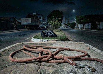 A pol&iacute;cia militar informou ter encontrado o suspeito com o cachorro amarrado por uma corda ao pesco&ccedil;o na Avenida Parana&iacute;ba. Ele teria instigado o c&atilde;o contra a pol&iacute;cia que matou o animal -  (crédito: Reprodu&ccedil;&atilde;o/Google StreetView)