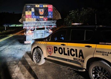 Grupo t&aacute;tico Rodovi&aacute;rio da Pol&iacute;cia Militar intercepta e apreende na MG-050 uma carga de cervejas falsificadas que pode valer R$ 100 mil -  (crédito: PMMG)