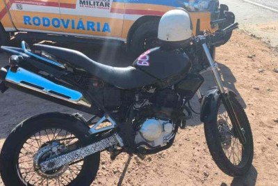 Motociclista teve escoariações leves -  (crédito: PMMG)