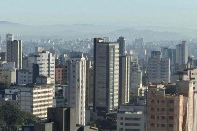 Belo Horizonte amanheceu com n&eacute;voa e ar frio. Calor pode chegar a 29&deg;C segundo a previs&atilde;o do tempo -  (crédito: Mateus Parreiras/EM/D.A.Press)