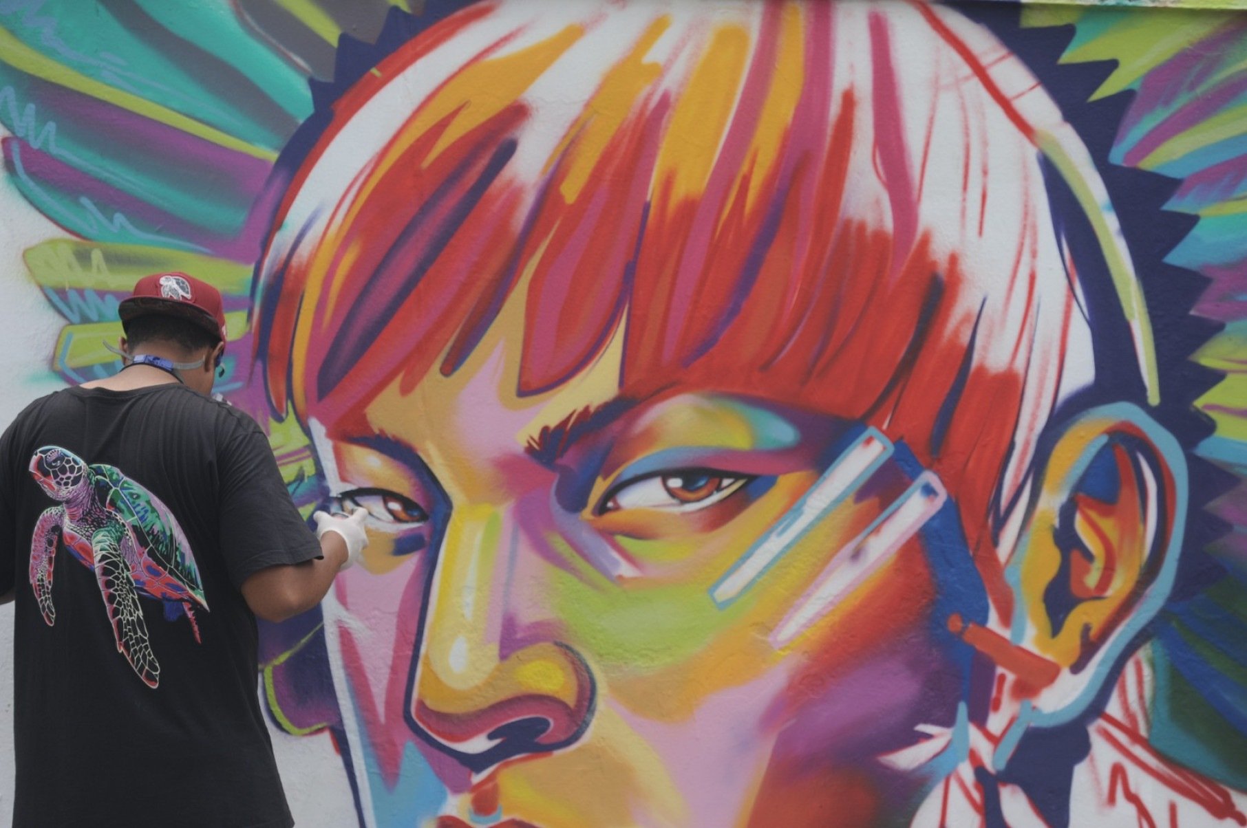 S&atilde;o mais de 100 convidados, de todo o Brasil, sendo que h&aacute; artistas da Arg&eacute;lia, Jap&atilde;o, Argentina e Chile