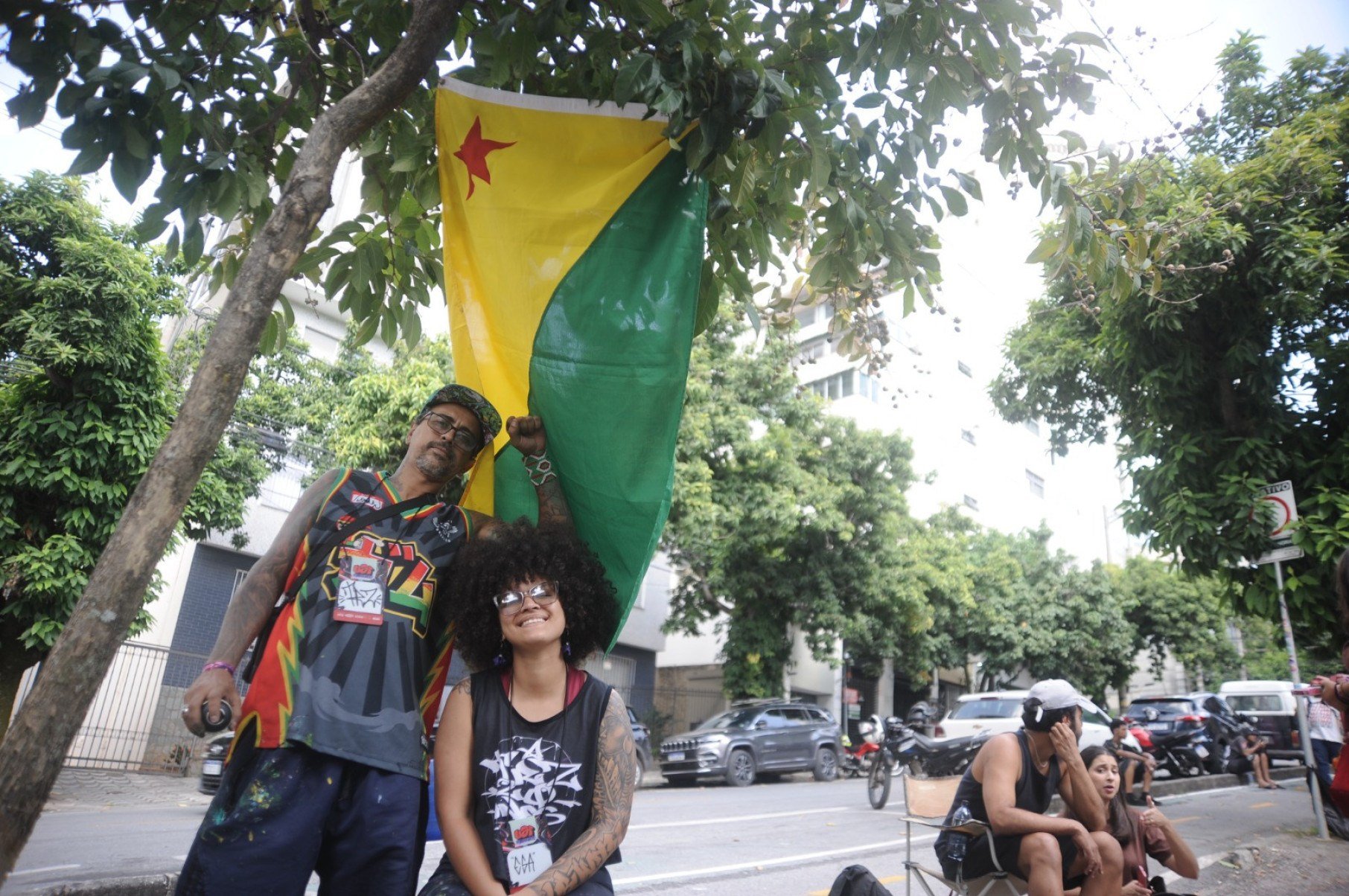 Integrantes do coletivo de cultura urbana Trz Crew, Jos&eacute; Trz Junior e Ester Anedino (ESA) vieram do Acre