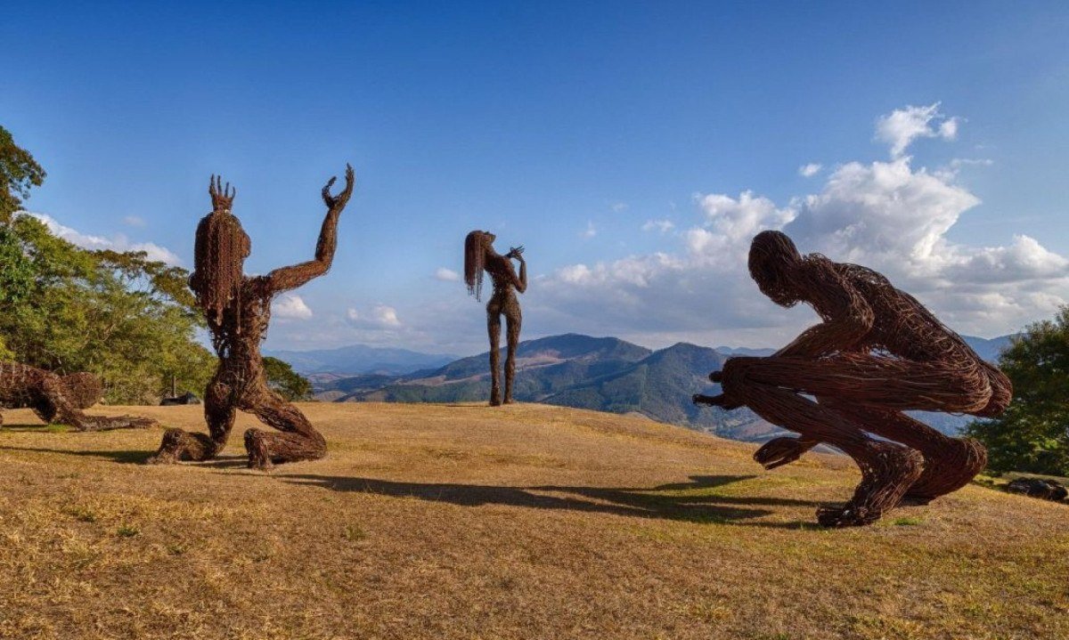 The Big Family  foram criadas pela artista norte-americana Karen Cusolito para o Burning Man Festival de 2007, nos EUA e trazidas para Minas Gerais