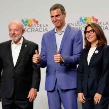 Ao lado de Sanches, Lula sobe o tom contra Trump em evento na Espanha - Oscar Del Pozo/AFP
