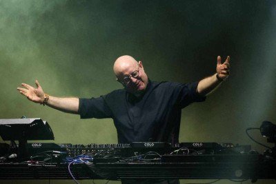 Guilherme Peixoto, o padre e DJ português, durante show em homenagem ao papa Francisco na Praça de Maio, em Buenos Aires -  (crédito: Tomas Cuesta - 18.abr.26/AFP)