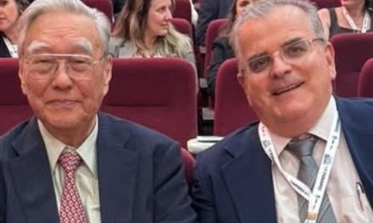 Professor Kazuo Watanabe e desembargador Rog&eacute;rio Medeiros 