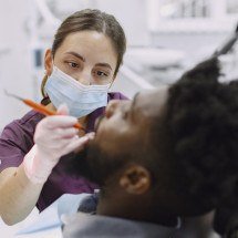 Saúde odontológica atrai brasileiros para clínicas europeias - DINO