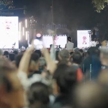 Evento em Buenos Aires reúne milhares em tributo a um ano de morte do Papa Francisco - Reproduc?a?o/YouTube Clarin