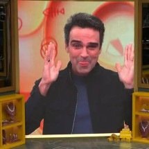 BBB 26: Tadeu Schmidt dá notícia sobre Oscar e consola Ana Paula Renault - TV Globo/Reprodução