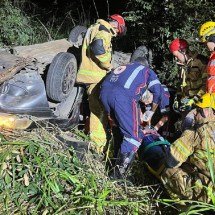 Uma pessoa morre e outra fica ferida em acidente na MGC-238 - CBMMG/Divulga&ccedil;&atilde;o